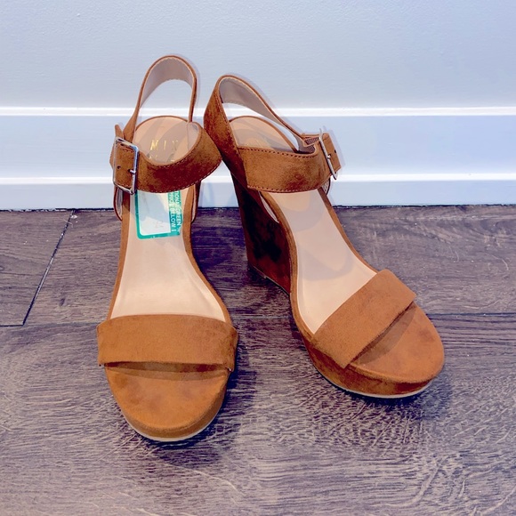 Good Condition - Mix No. 6 Suede Camel/Tan Wedges - Size 7.5 - Picture 3 of 7
